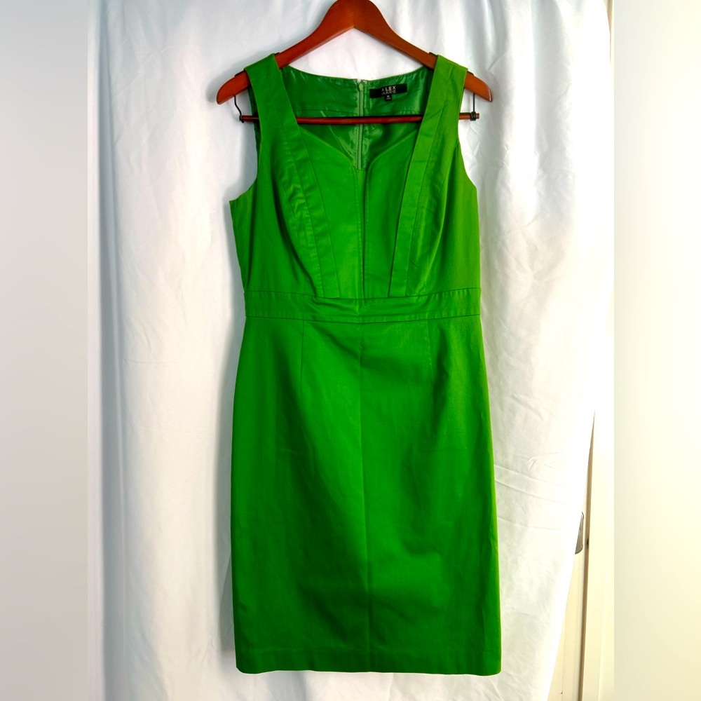 Sleeveless sheath dress